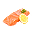 Eine Stück Lachs mit einer Zitrone auf weißem Hintergrund